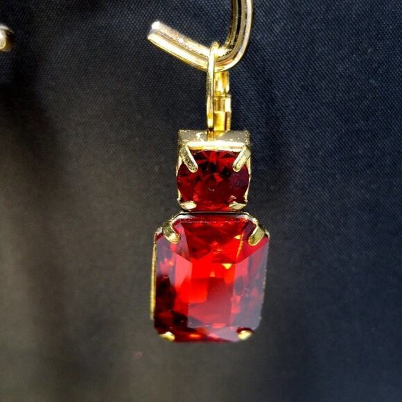 Vintage Red Rhinestone Lever Back Earrings, Gold Tone, 1990s, 1 3/8 Inches - Picture 9 of 9